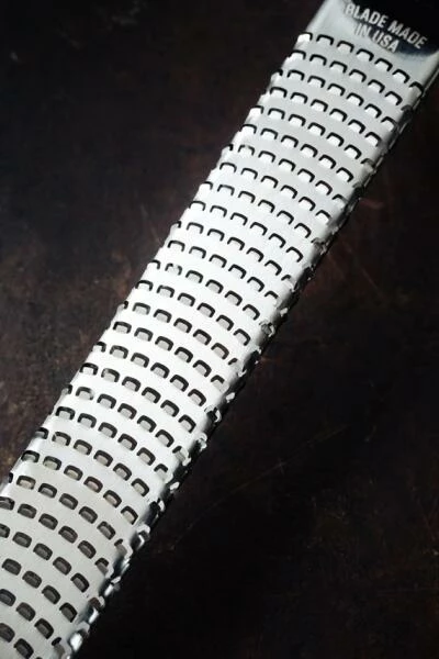 Microplane Zester-Reibe PREMIUM CLASSIC In Eukalyptus Grün 4 Microplane Zester-Reibe PREMIUM CLASSIC In Eukalyptus Grün – Bild 4