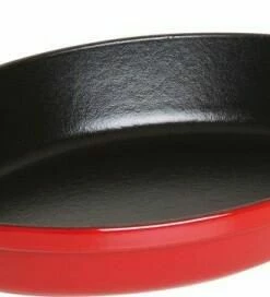 Staub Auflaufform Oval Aus Gusseisen In Kirschrot 24 X 17 Cm