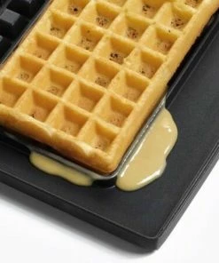 Fritel Kombi-Waffeleisen CW 2447 13 Fritel Kombi-Waffeleisen CW 2447 -KitchenAid Shop CW2445 detail opvang deeg 150x150mm 300dpi RGB neu