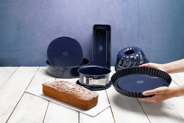 Dr. Oetker Springform Mit Emaille-Servierboden Back-Liebe 18 Cm 3 Dr. Oetker Springform Mit Emaille-Servierboden Back-Liebe 18 Cm – Bild 3