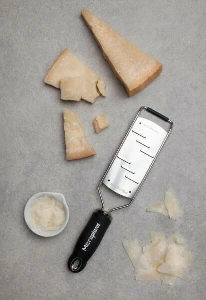 Microplane Große Raspel Gourmet 2 Microplane Große Raspel Gourmet – Bild 2