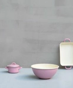 Riess Emaille Riess Auflaufform Mit Griffen Aus Emaille In Rosa 6 Riess Emaille Riess Auflaufform Mit Griffen Aus Emaille In Rosa -KitchenAid Shop RIESS AMBIENTE CLASSIC Pastell Bunt Rosa 01 highres