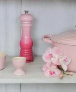 Le Creuset Dessertbecher Mit Fuß Chiffon Pink -KitchenAid Shop Uebersicht Chiffon Pink Stimmungsbild 01 neu 4 l