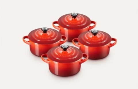 Le Creuset Mini-Cocotte Kirschrot, 4er-Set 1 Le Creuset Mini-Cocotte Kirschrot, 4er-Set